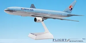 Korean Air (84-Cur) 777-200 Airplane Miniature Model Snap Fit 1:200 Part#ABO-77720H-011
